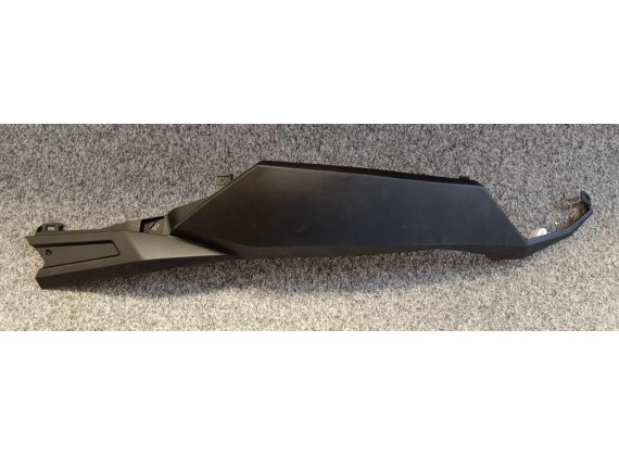 Levý horní bocní kryt zadní cerný New Maximus 