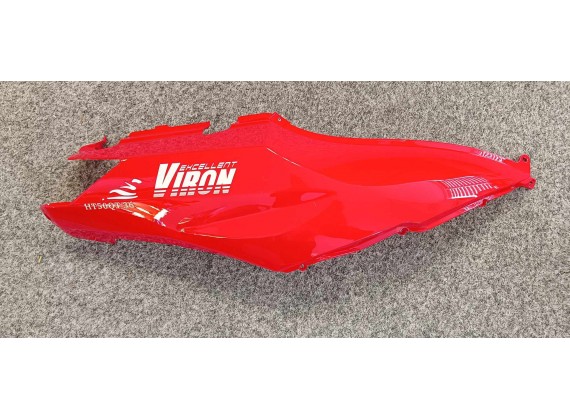 Pravý zadní podsedlový plast - cervený Maximus