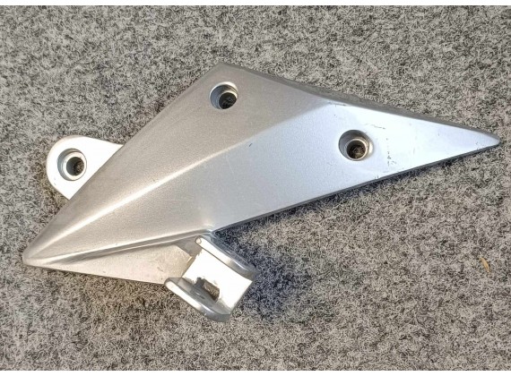 Držák levé stupacky Maximus