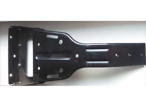 Zadní držák blatníku