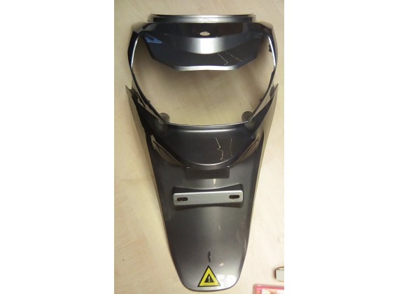 Zadní blatník lak. stríbrný Adonice