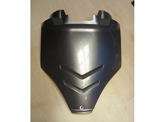 Prední podsedlový plast Adonice stríbrný